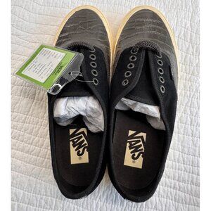 Van's  Black Animal Printed Texture/ Suede Lace Up Sneaker Size 9